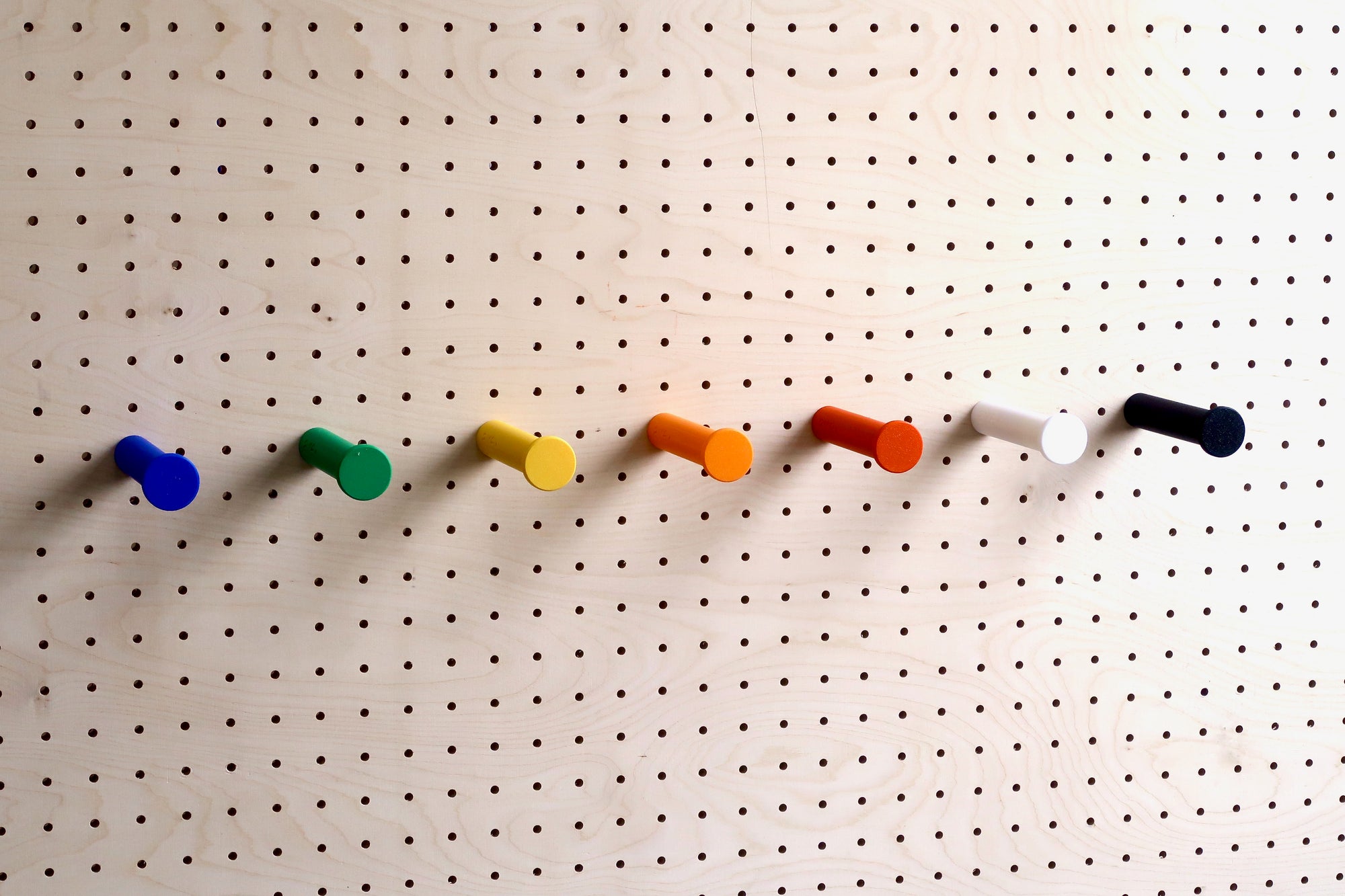 Patère colorée - porte manteau ou porte sac pour Pegboard