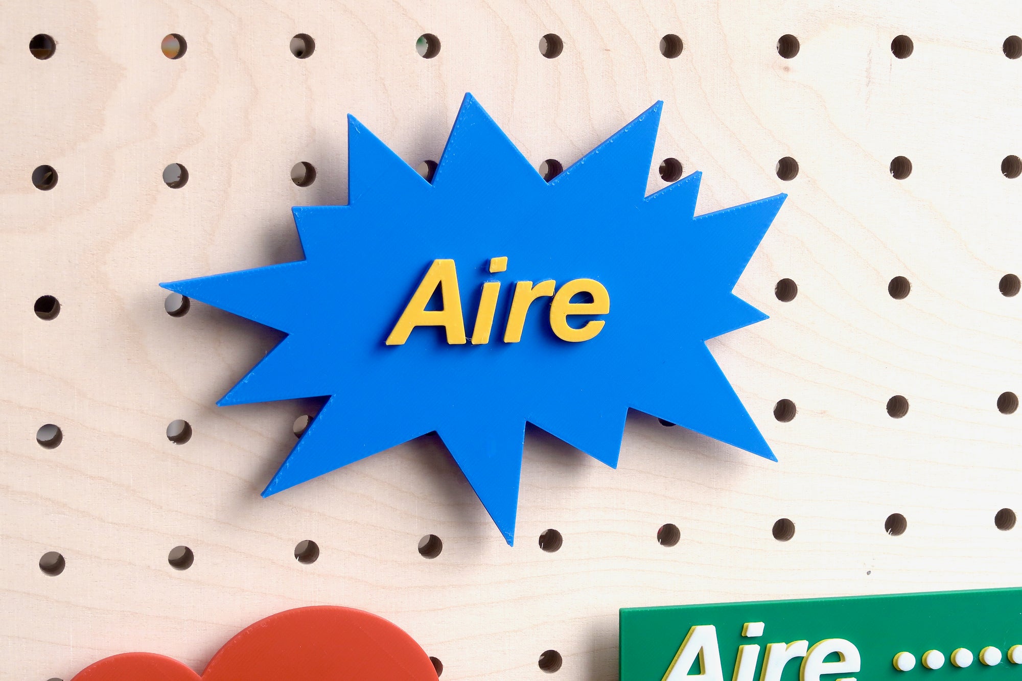 Pictogrammes et insignes pour panneau perforé