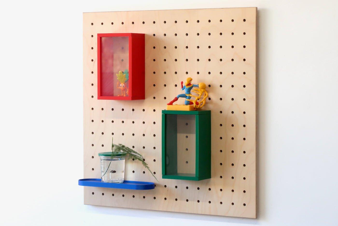 Vitrine produits pour Pegboard - Présentoir produits sur panneau perforé - Quark