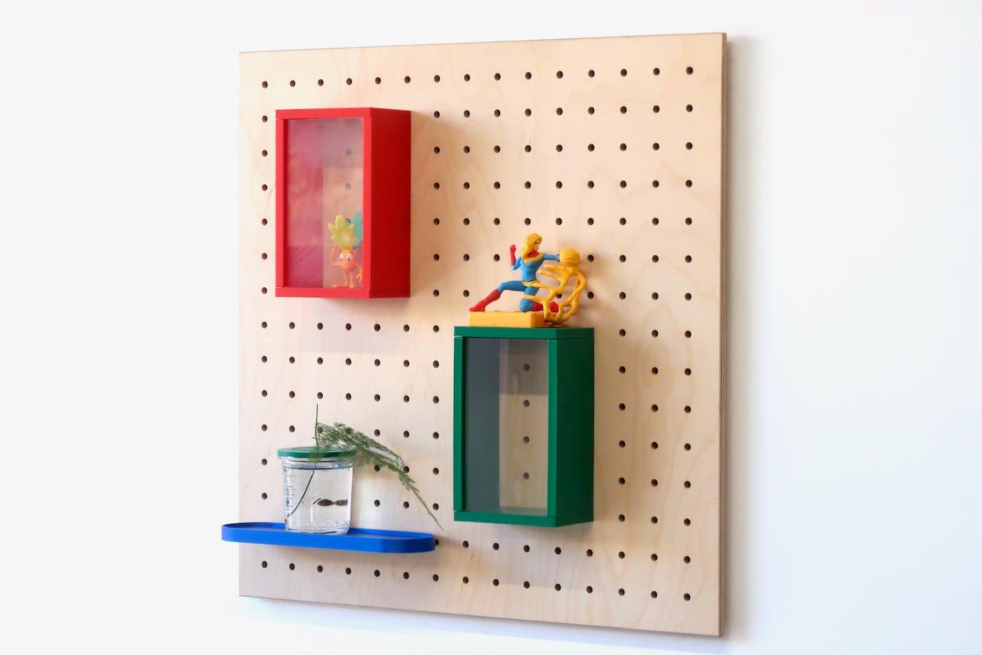 Vitrine produits pour Pegboard - Présentoir produits sur panneau perforé - Quark
