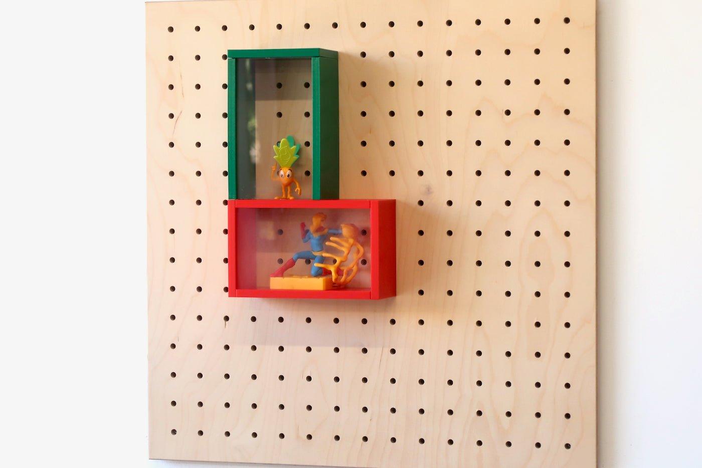 Vitrine produits pour Pegboard - Présentoir produits sur panneau perforé - Quark
