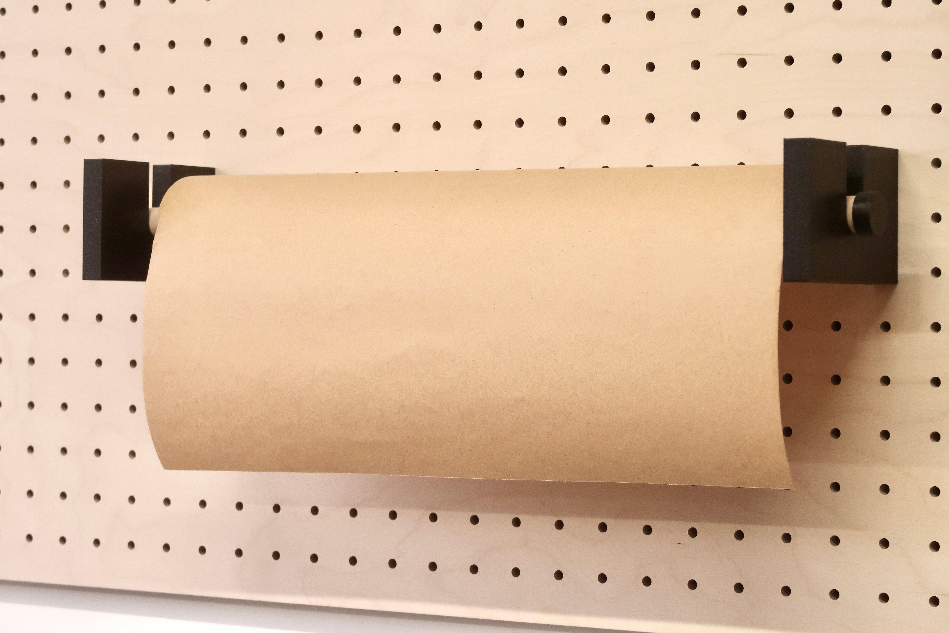 Le porte rouleau Kraft pour Pegboard - Aire