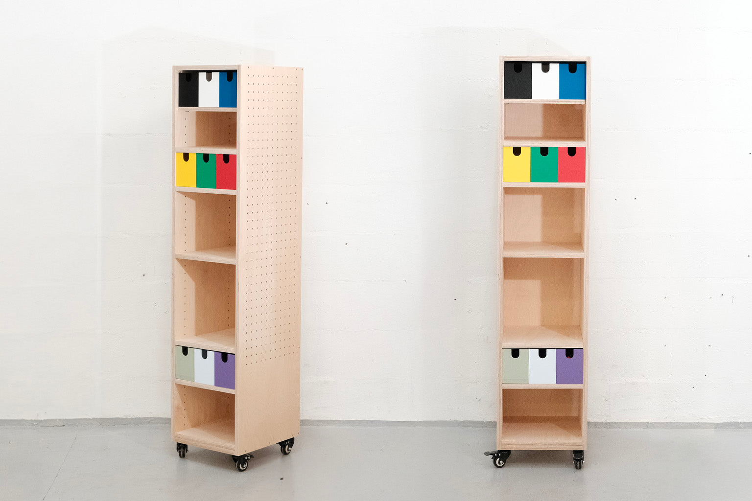 Tour de rangement perforée - Pegboard casier de rangement sur roulettes