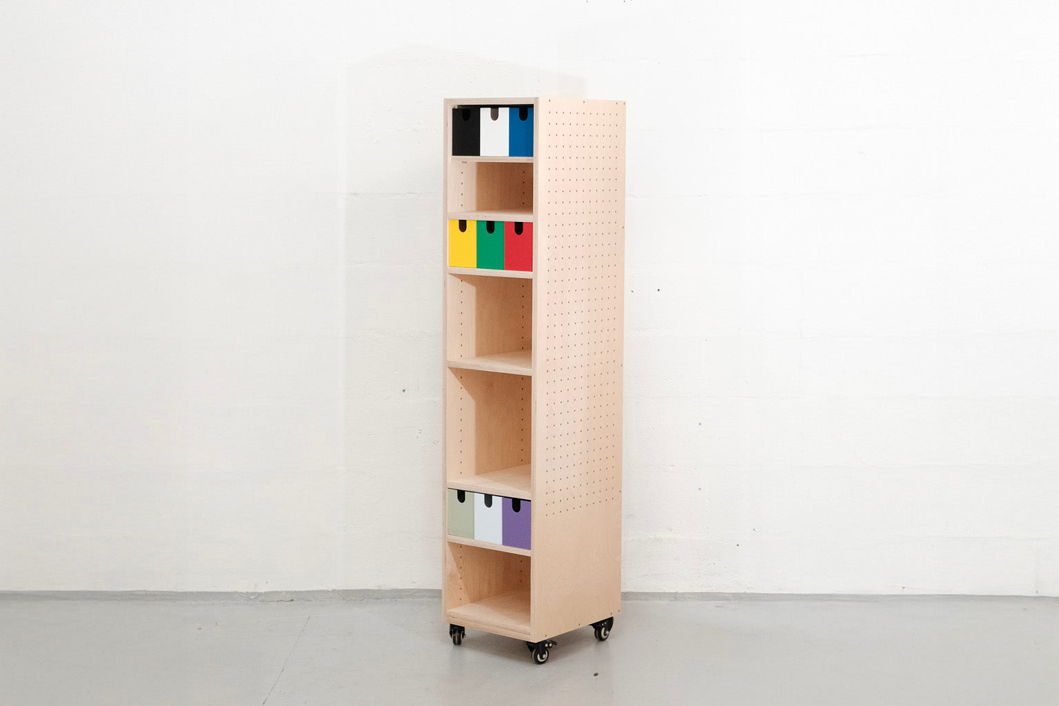 Tour de rangement perforée - Pegboard casier de rangement sur roulettes