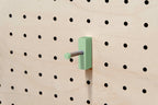 Crochet mural multi-usages pour pegboard – patère panneau perforé