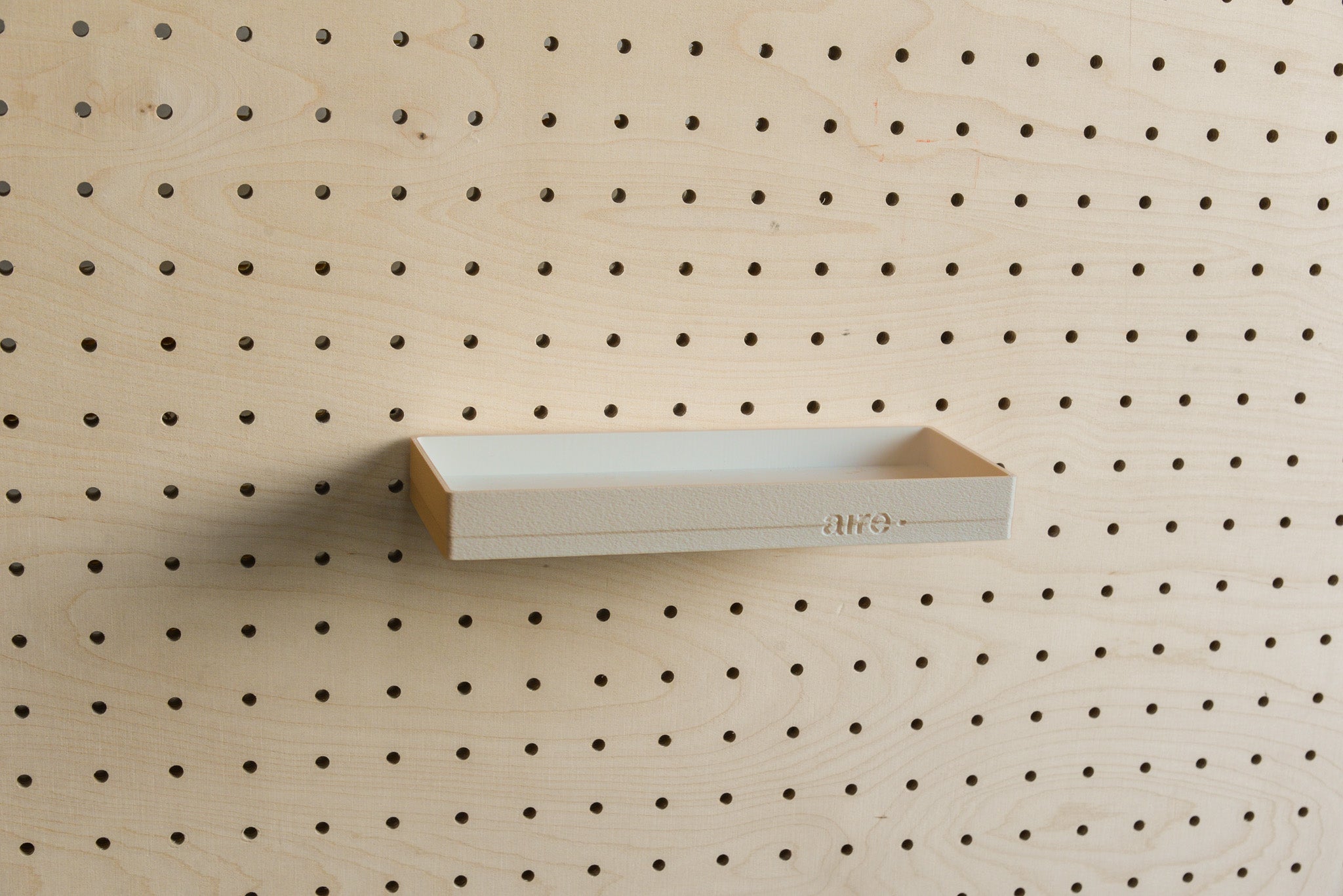 Étagère avec rebords pour pegboard – tablette murale de rangement