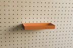 Étagère avec rebords pour pegboard – tablette murale de rangement
