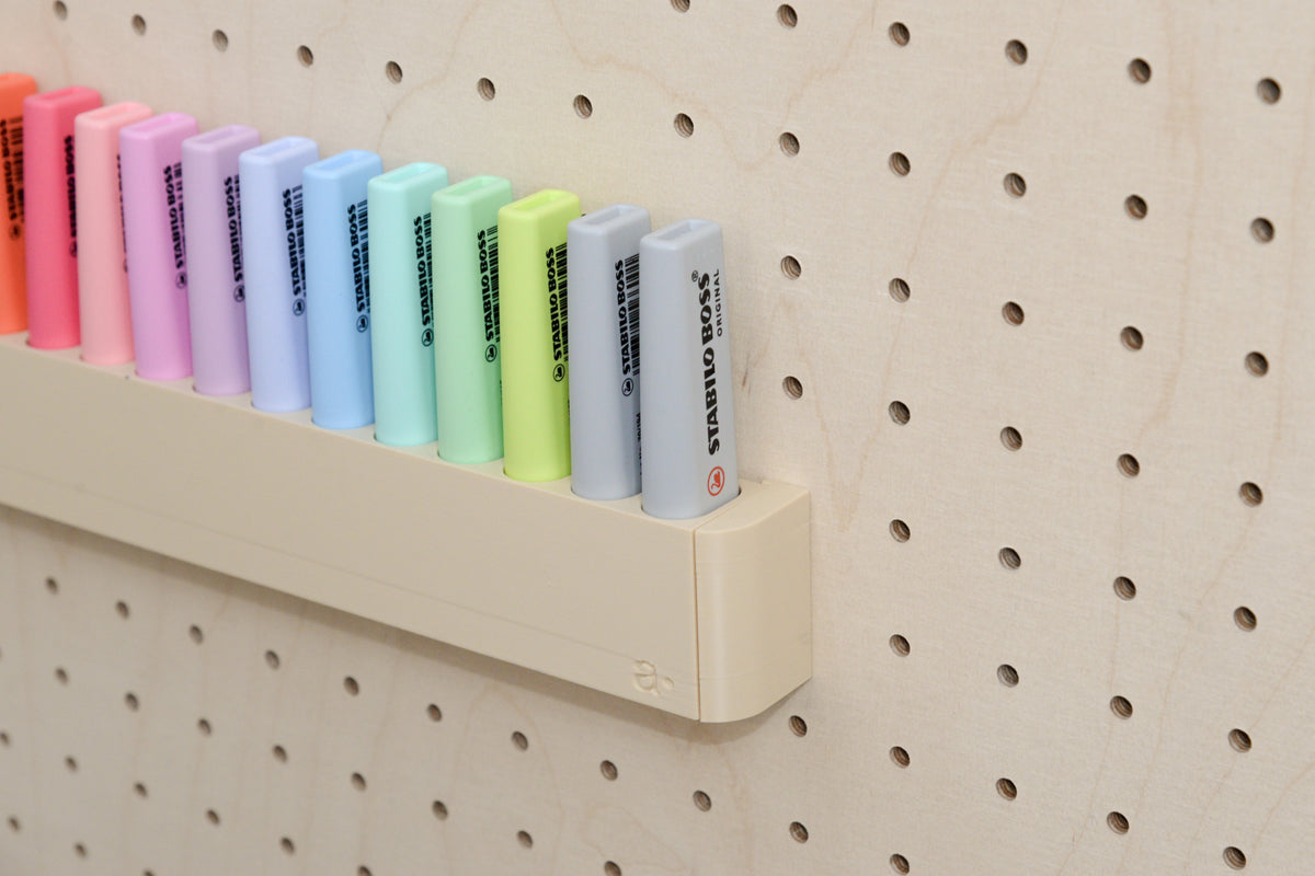 Detail des Wand-Textmarkerhalters für Pegboard mit Pastell-Textmarkern - Aire