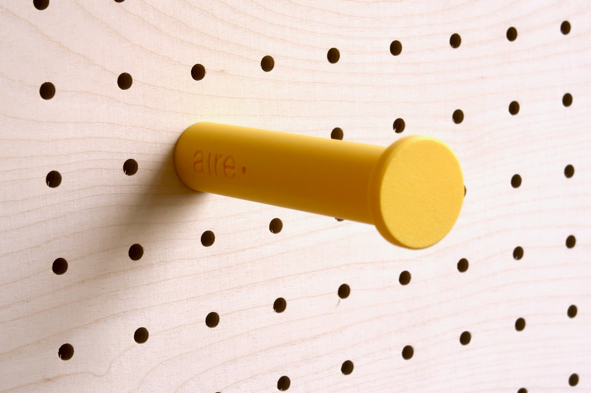 Patère colorée - porte manteau ou porte sac pour Pegboard