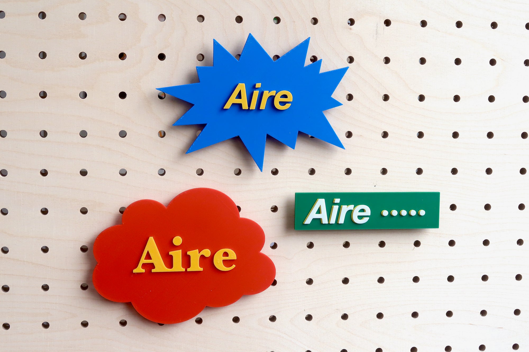 Pictogrammes et insignes pour panneau perforé