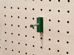 Crochet mural multi-usages pour pegboard – patère panneau perforé