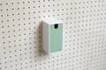Casier coloré multifonction pour pegboard – 9×18 cm / Vert sauge