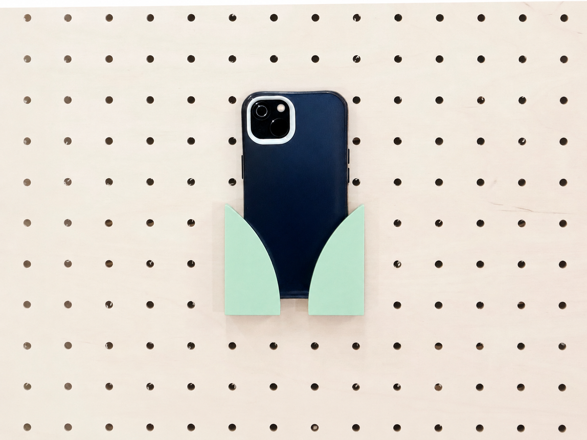 Porte-téléphone mural pour pegboard – Vert sauge