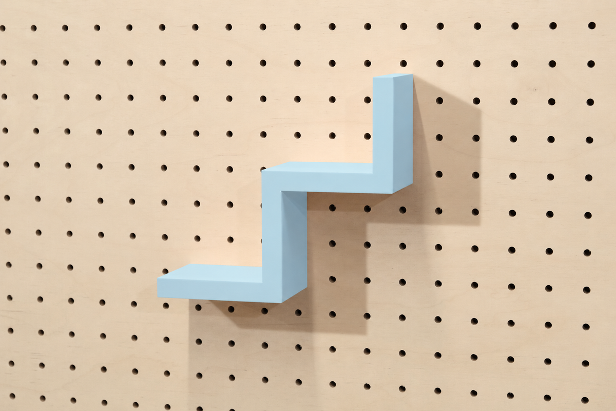 Step Shelf for Pegboard – Minimalist 3D-Printed Object Holder