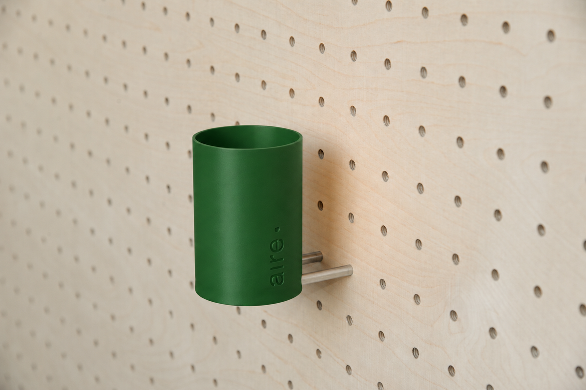 Pot à stylos flottant pour pegboard – organiseur mural design minimaliste