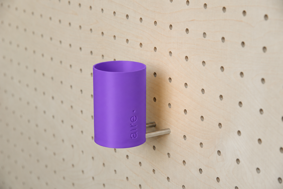 Pot à stylos flottant pour pegboard – organiseur mural design minimaliste