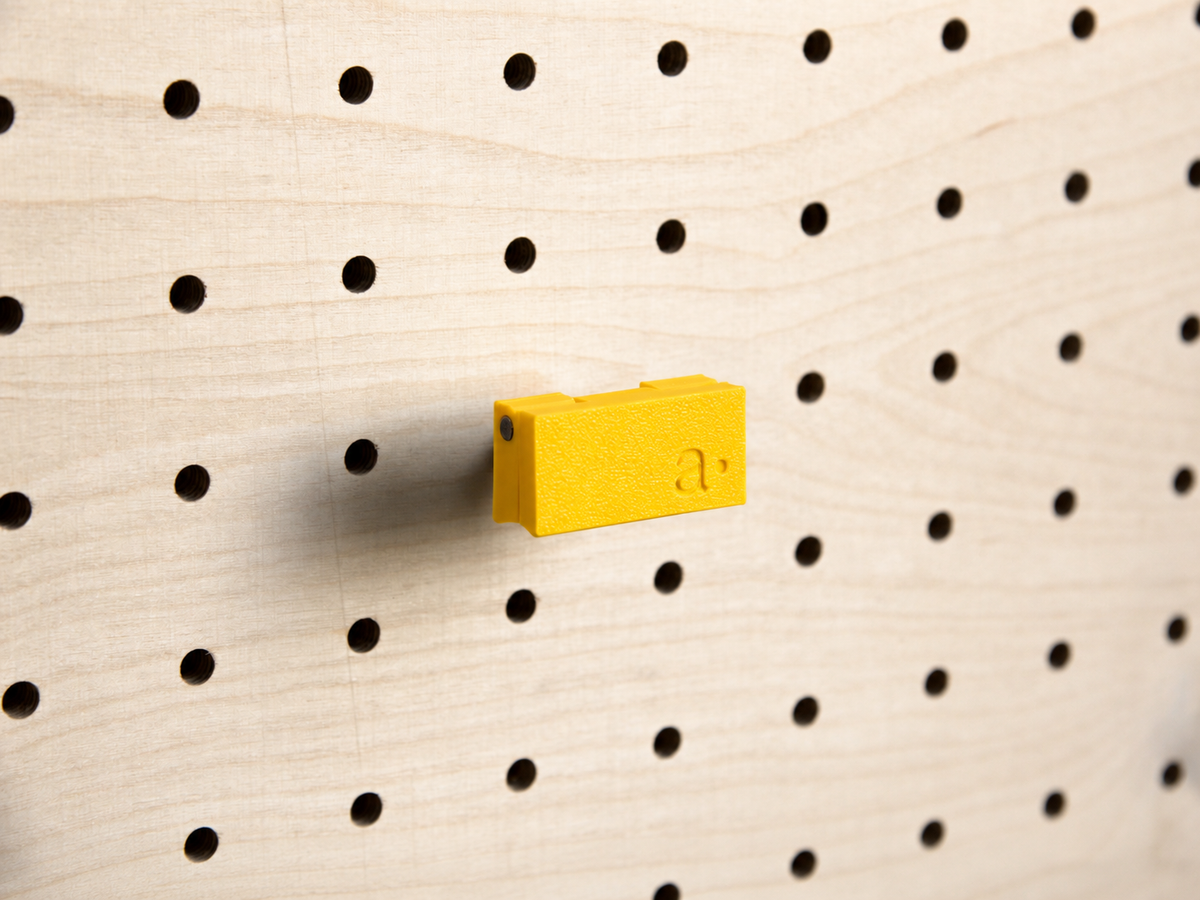 Magnetische Fotoklammer für Pegboard – Kartenclip für die Lochwand