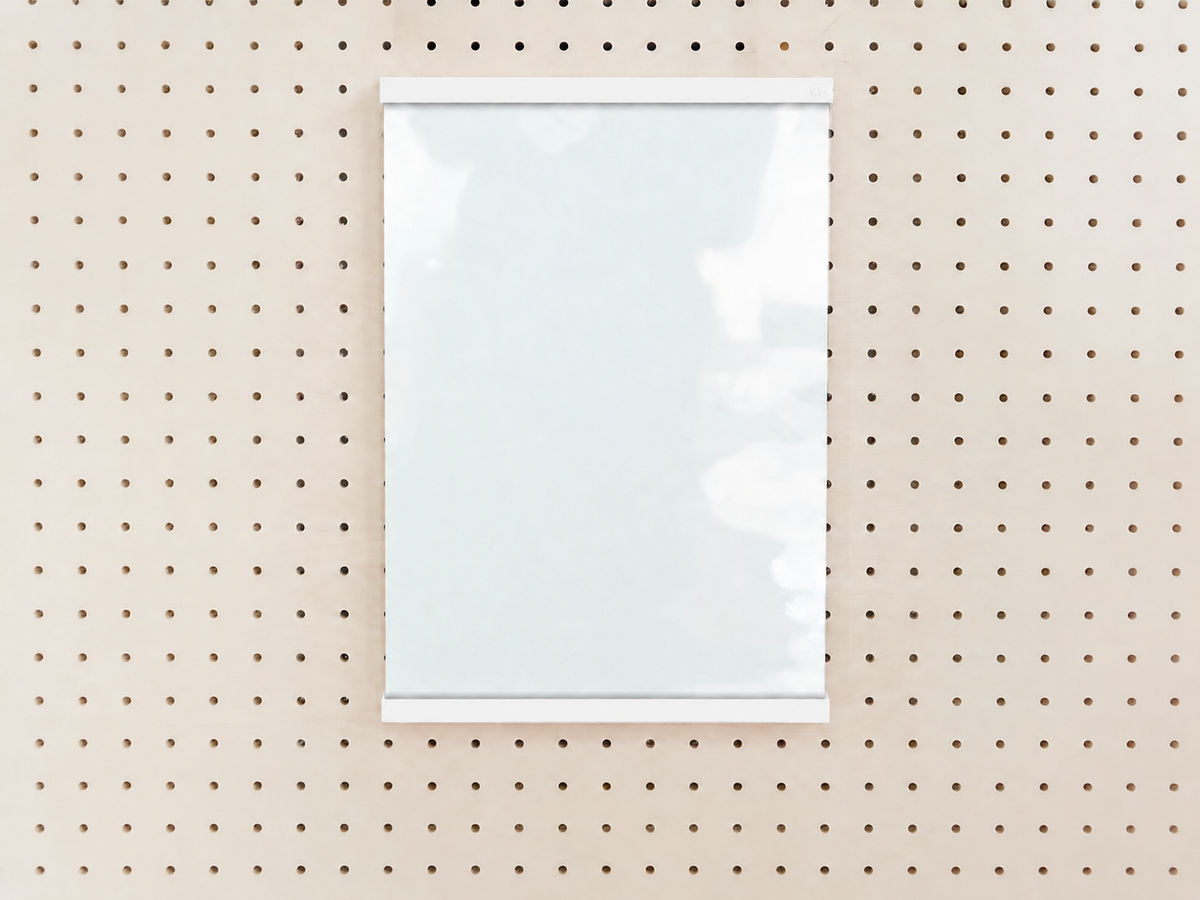 Porte-affiche en plexi pour pegboard – accessoire pour panneau perforé Aire