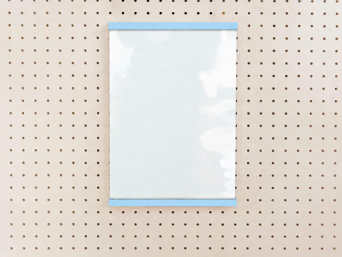 Porte-affiche en plexi pour pegboard – accessoire pour panneau perforé Aire