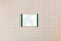 Porte-affiche en plexi pour pegboard – Vert foncé