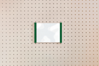 Porte-affiche en plexi pour pegboard – Vert foncé