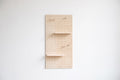 Pegboard aire Starter Kit en bouleau avec deux étagères en frêne et tourillons à bille