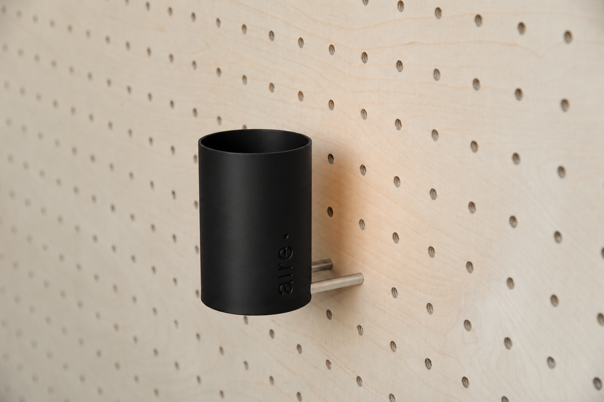 Pot à stylos flottant pour pegboard – organiseur mural design minimaliste