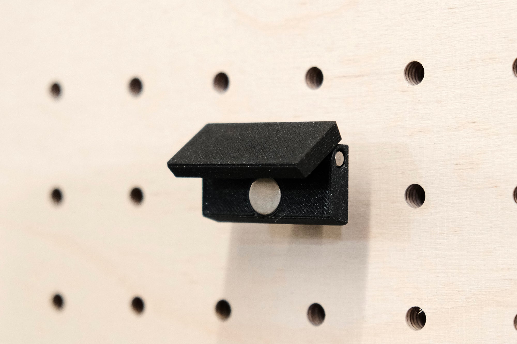 Magnetic Clip and Magnetic Photo Clip for Pegboard
