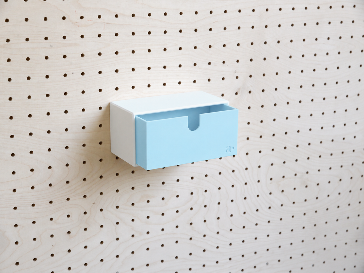 Casier coloré multifonction pour pegboard – 18×9 cm / Bleu Ciel