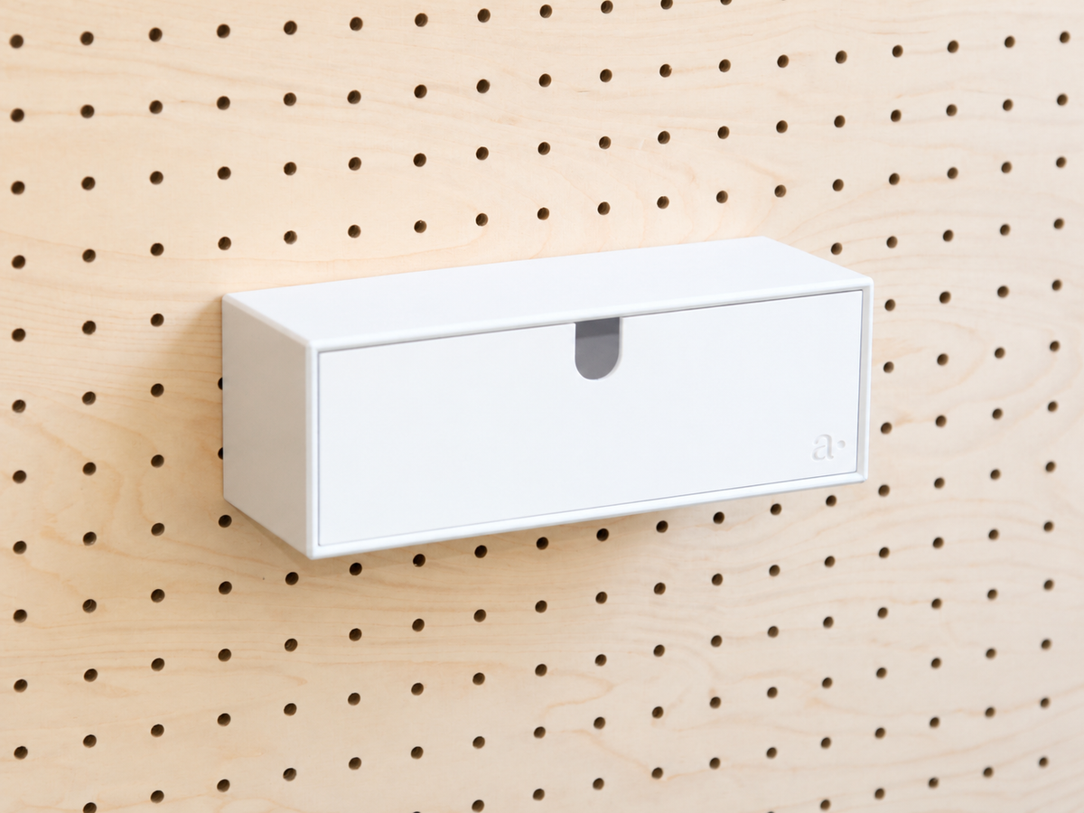 Casier coloré multifonction pour pegboard – 27×9 cm / Blanc
