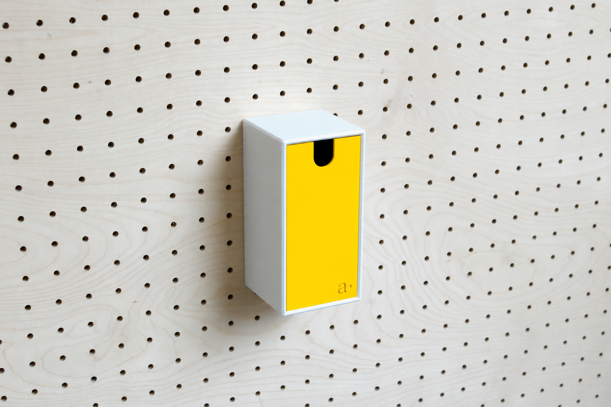 Casier coloré multifonction pour pegboard – 9×18 cm / Jaune