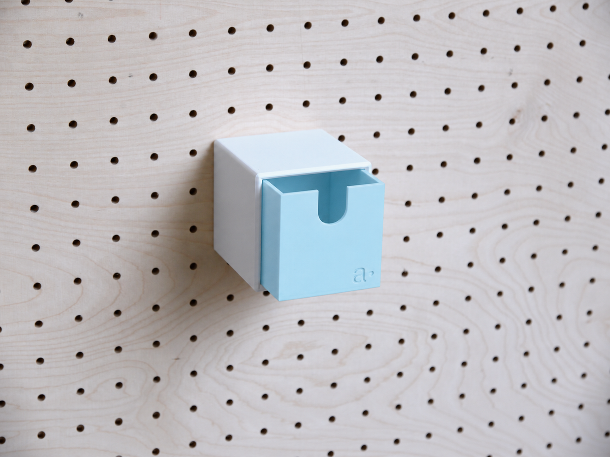 Casier coloré multifonction pour pegboard – 9×9 cm / Bleu Ciel