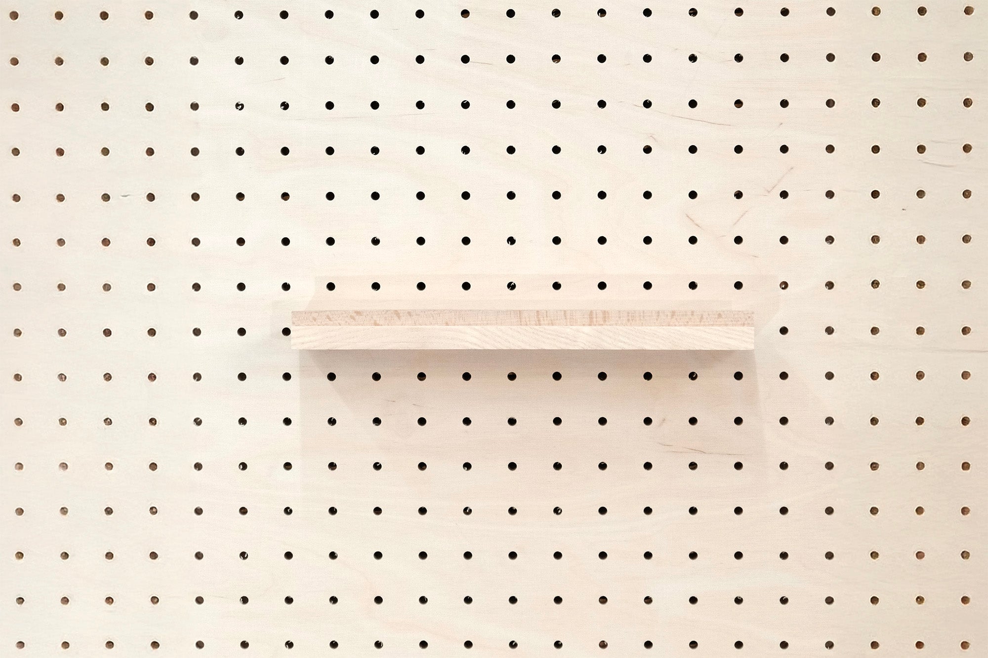 Cimaise en bois pour Pegboard et présentoir pour livre