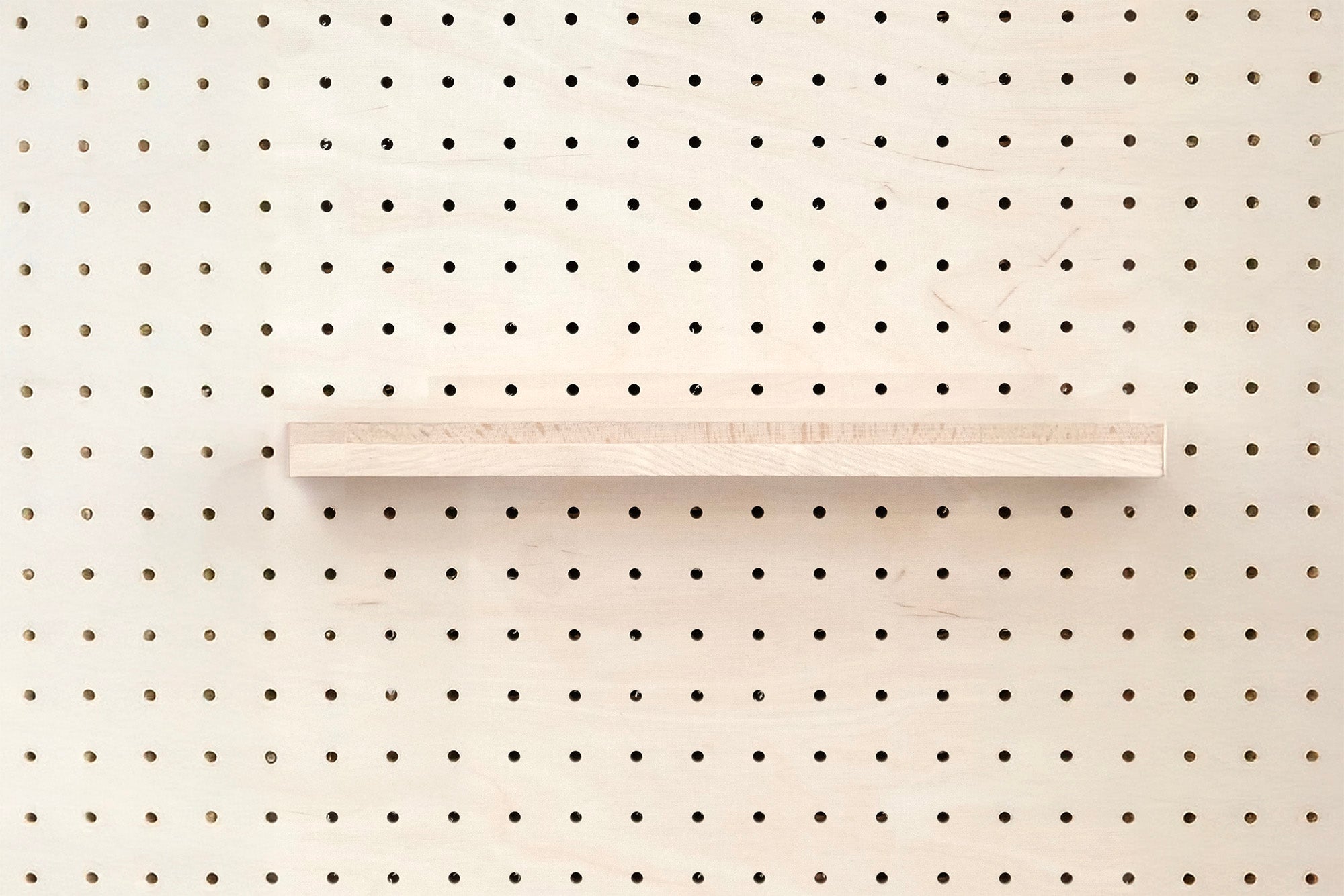 Cimaise en bois pour Pegboard et présentoir pour livre
