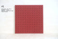 Pegboard Valchromat rouge gravure damier en déstockage, pièce n°1 (48 x 48 cm)