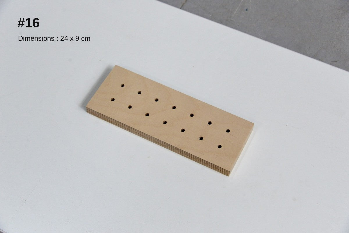 Pegboard bouleau en déstockage, pièce n°16 (24 x 9 cm)
