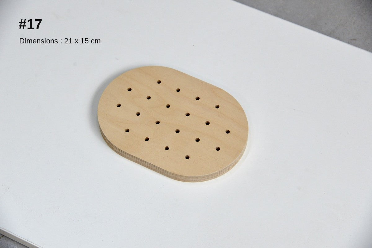 Pegboard bouleau aux coins arrondis en déstockage, pièce n°17 (21 x 15 cm)