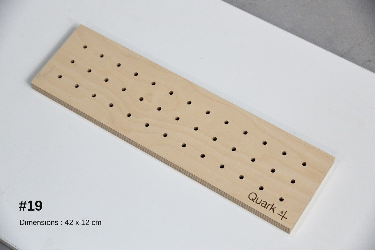 Pegboard bouleau en déstockage, pièce n°19 (42 x 12 cm)