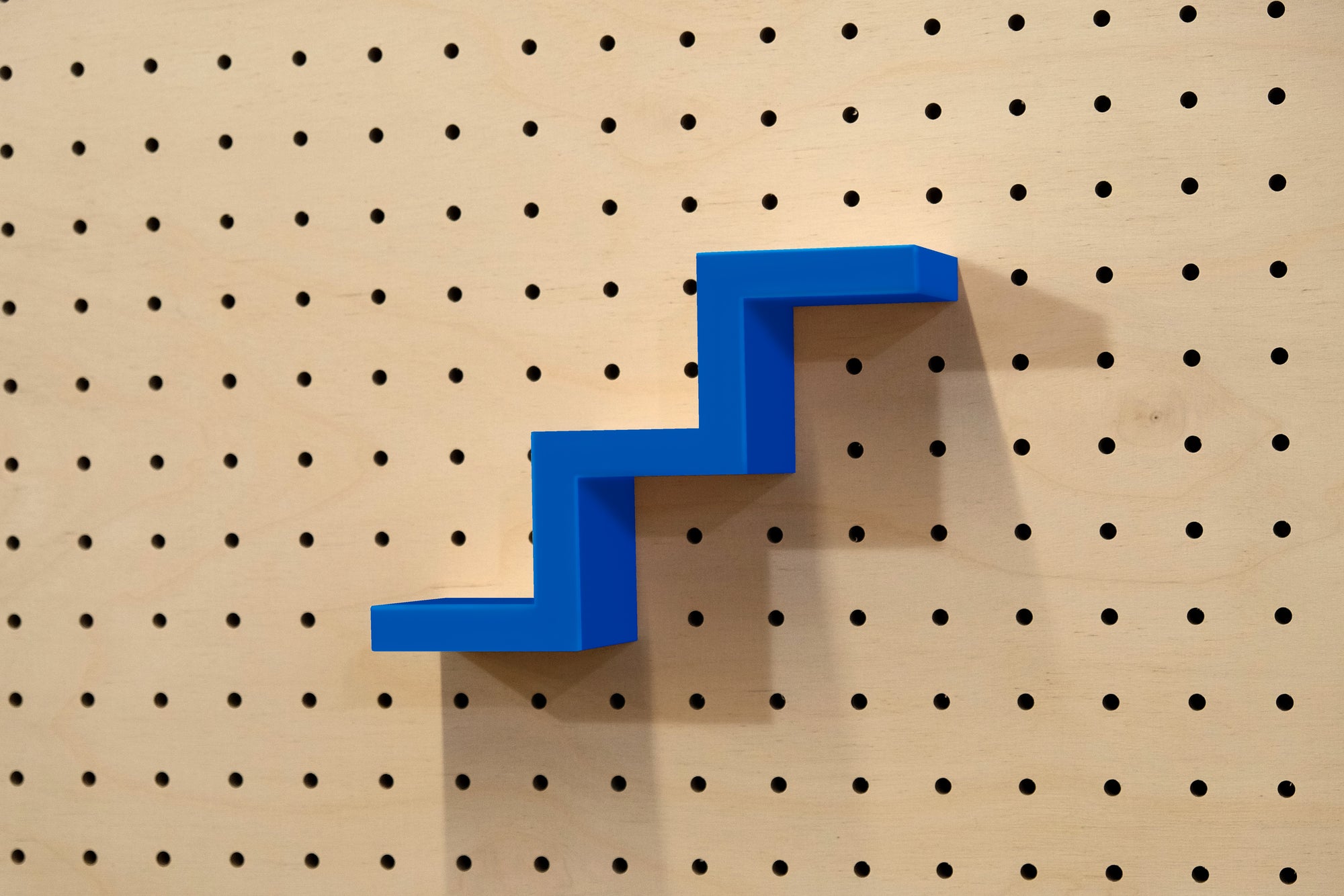 Treppenregalaufbewahrung – minimalistischer Objekthalter im 3D-Druck