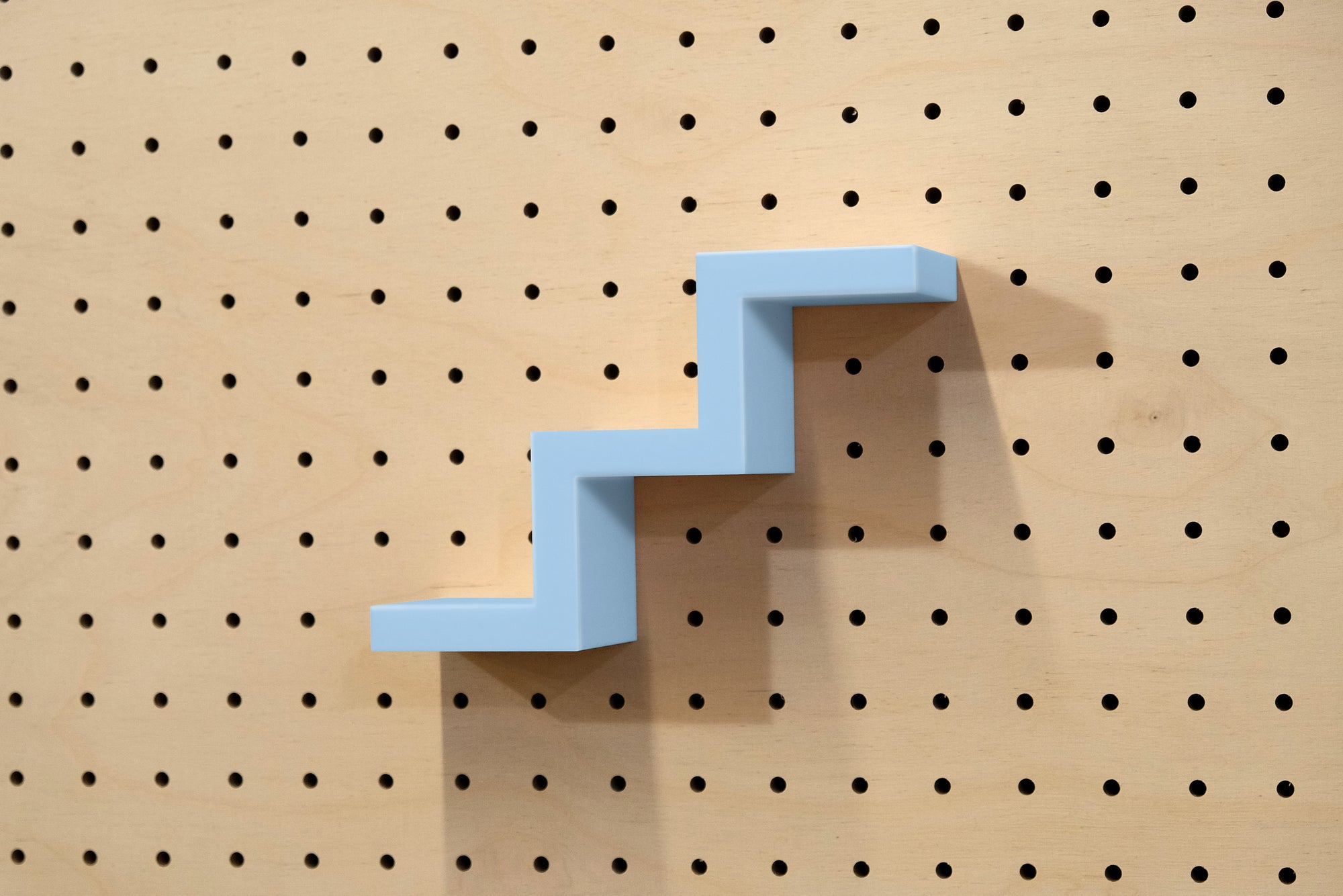 Treppenregalaufbewahrung – minimalistischer Objekthalter im 3D-Druck