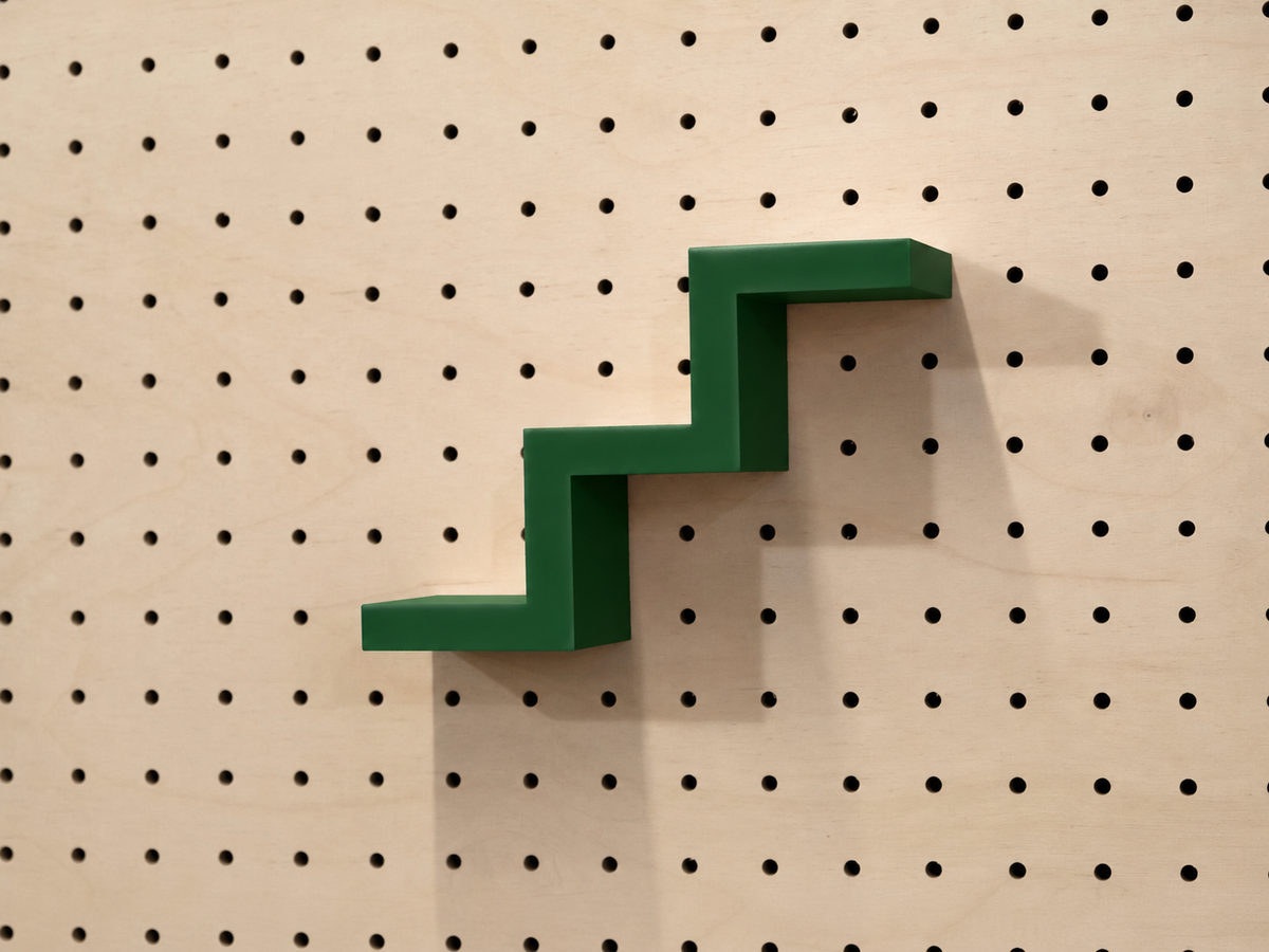 Étagère escalier pour pegboard – 3 marches / Vert foncé