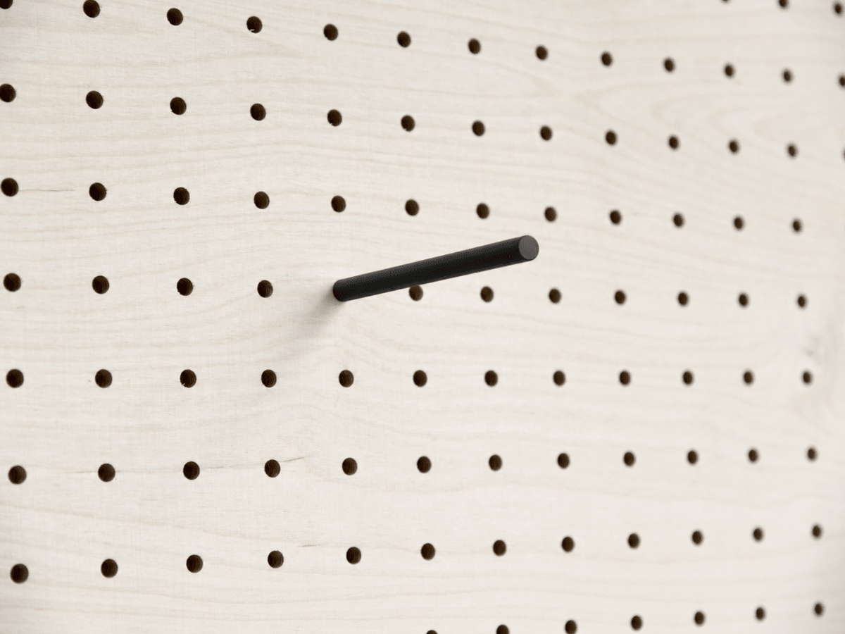 Goupille colorée noire pour pegboard – tige inox gainée – Aire