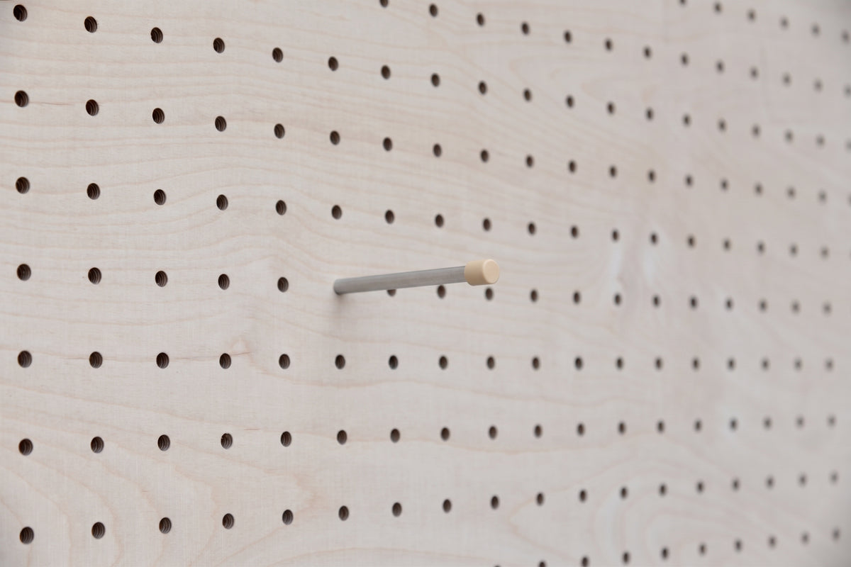 Pasador inox para pegboard con tope de color beige