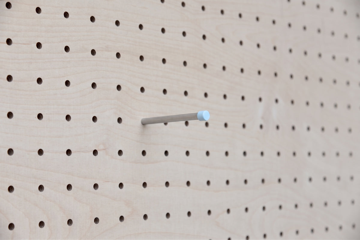Goupille inox pour pegboard avec butée colorée bleu ciel