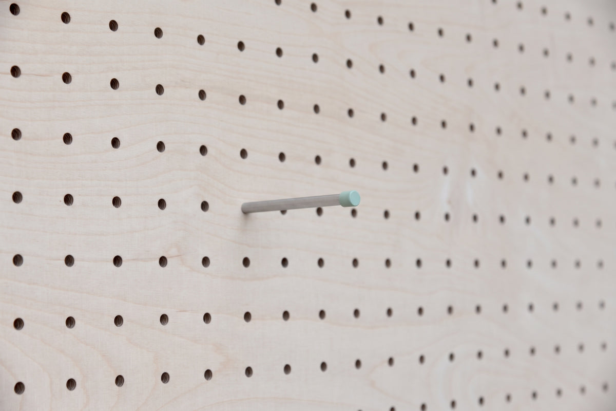 Pasador inox para pegboard con tope de color verde salvia