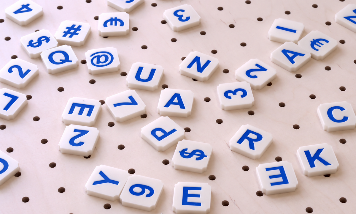 Lettres Scrabble colorées pour pegboard – Bleu
