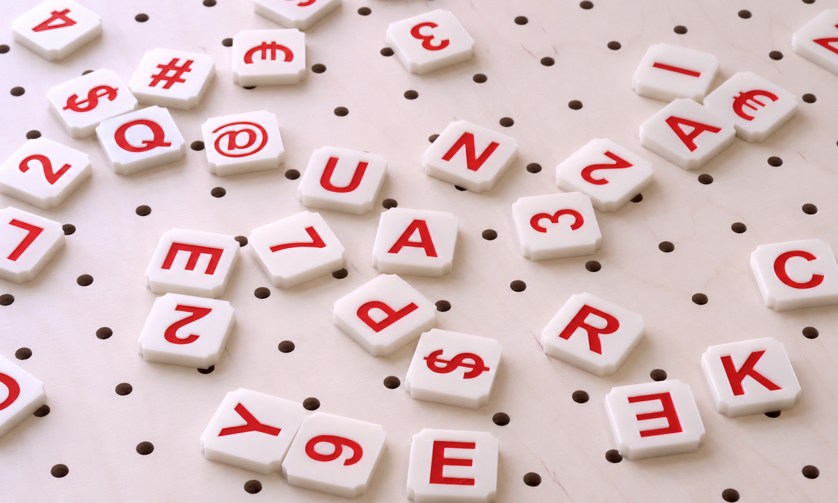Lettres Scrabble colorées pour pegboard – Rouge