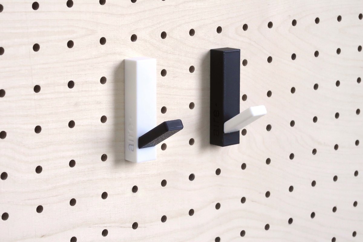 Patère bicolore - Porte manteau minimaliste coloré - accessoire pour pegboard - Aire -  - 1