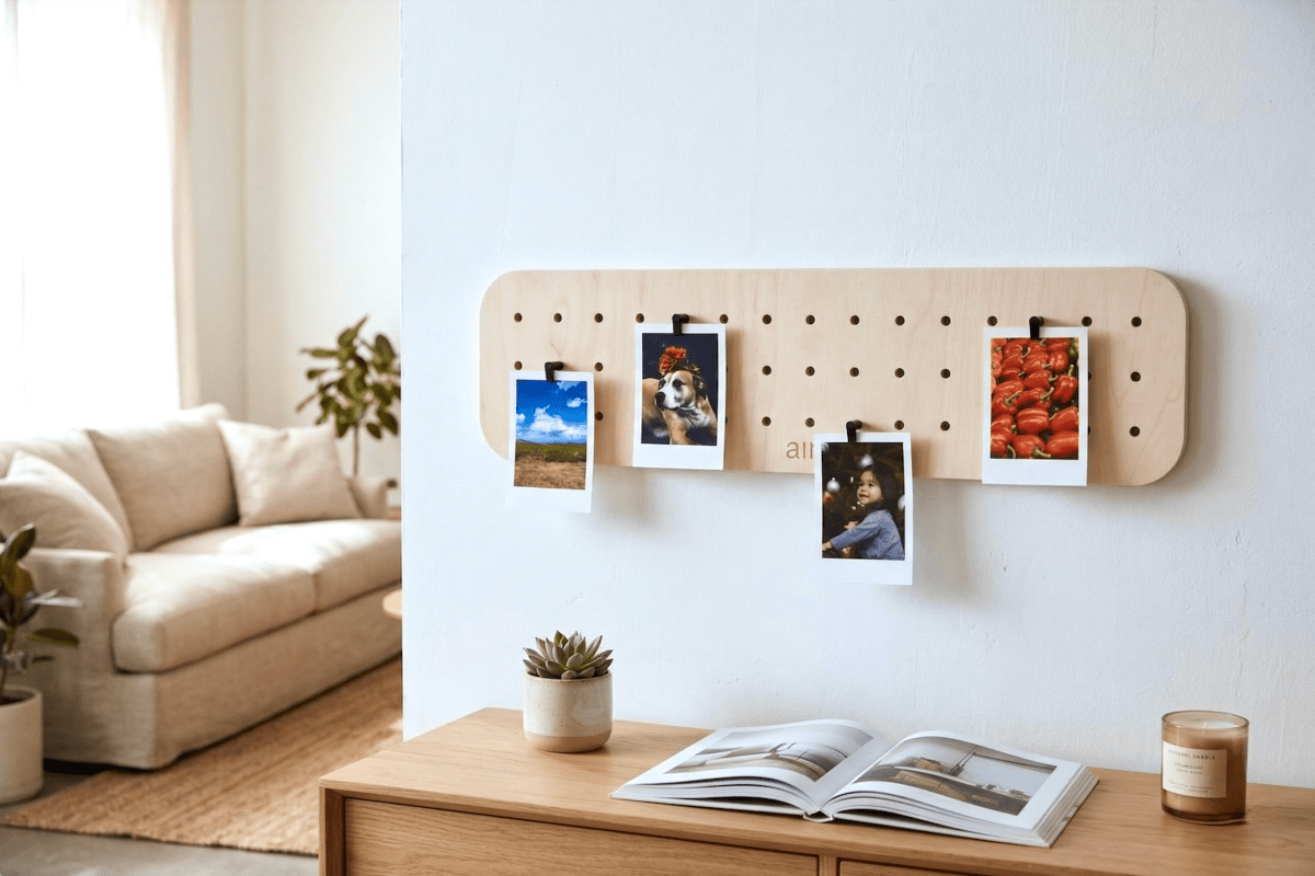 Pegboard 48 x 12 cm avec 5 pinces porte photos - Pegboard - Aire -  - 1