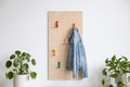 Porte manteau mural pegboard en bois – 7 patères colorées - Aire -  - 2